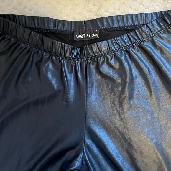 Liquid faux leather leggings - Picture 2 of 3